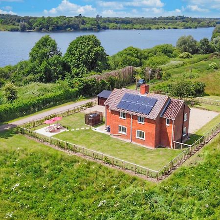 Old Alton Hall Farmhouse Tattingstone エクステリア 写真